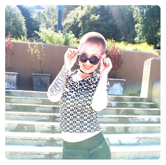 Meet your Posher, Fendi - Picture 1 of 8